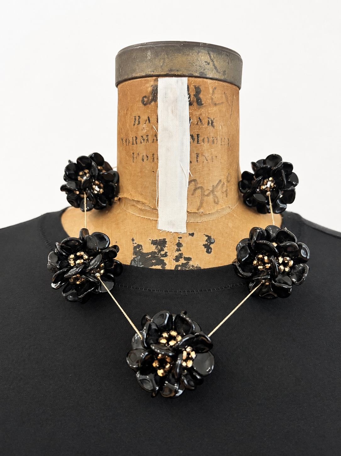 MIDNIGHT BLOOM NECKLACE