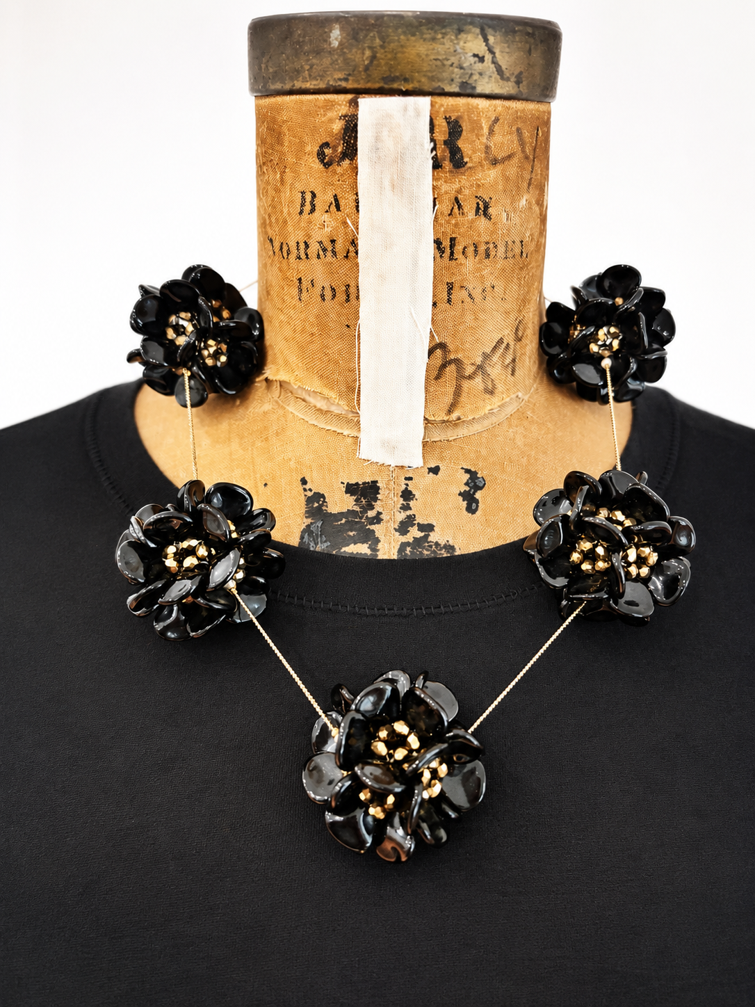 MIDNIGHT BLOOM NECKLACE