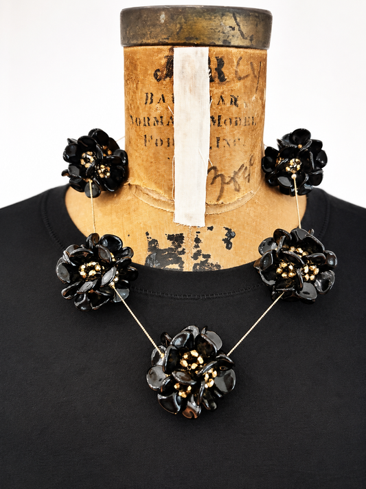 MIDNIGHT BLOOM NECKLACE