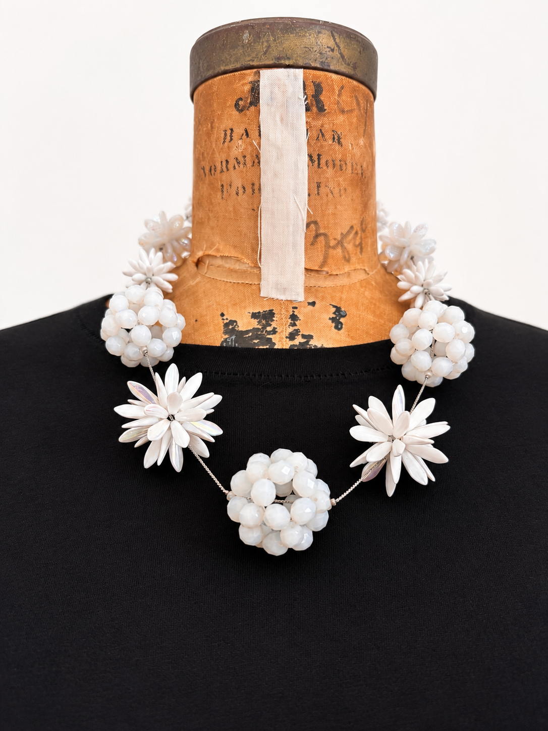 BLOOM CRYSTAL NECKLACE